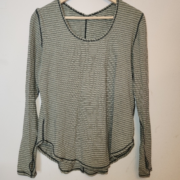 LULULEMON Yogini 5 Year Long Sleeve Tee, size 6 - Picture 2 of 13